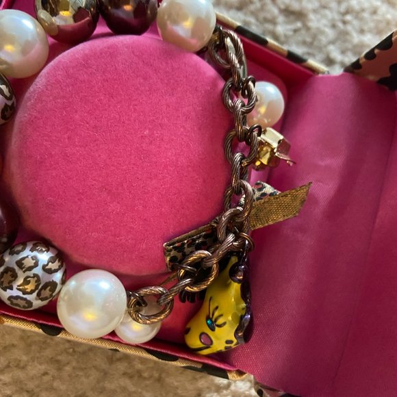 Betsy Johnson Giraffe Chunky Bracelet - Picture 2 of 4